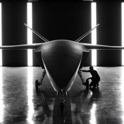 Helsing, Europas ledande försvarsteknikbolag inom flera domäner, presenterade i dag utvecklingen av CA-1 Europa, ett obemannat autonomt stridsflygplan (UCAV). Företaget visade en fullskalig designstudie av jetflygplanet vid sitt dotterbolag Grob Aircraft. Den färdiga produktionsversionen väntas bli operativ inom fyra år och utvecklas i samarbete med industripartner inom det europeiska flyg- och rymdtekniska ekosystemet. Foto: Helsing