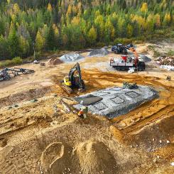 Trots det juridiska bakslaget uttrycker Kolaris kommunledning fortsatt stöd för projektet. Kommundirektör Markku Vehkaoja betonar vikten av att bredda kommunens näringsliv och pekar på de bredare ekonomiska och sociala fördelarna som en gruvetablering skulle medföra för både regionen och Europa, särskilt med tanke på tillgången till kritiska mineraler för omställningen till renare energiformer.  Foto: Hannukainen Mining Oy