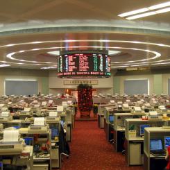 Börsen i Hongkong.The Stock Exchange of Hong Kong Limited, handelslobbyn. Foto: Wikipedia Common. kredit: Wing