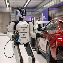 BMW testar humanoidrobotar i fabriken i Leipzig. Foto. BMW