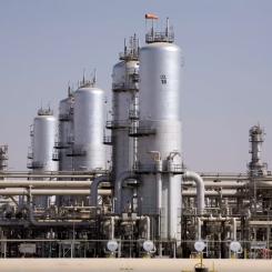 Oljeanläggningen i Abqaiq, som ligger cirka 60 kilometer sydväst om Dhahran i Saudiarabiens östra provins, är världens största anläggning för oljeprocessning och stabilisering av råolja. Foto: Saudi Arabia Oil Company