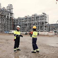 Under byggets toppskede engageras uppemot 2 500 arbetare på plats, och när anläggningen är i drift väntas den skapa cirka 450 fasta arbetstillfällen utöver tusentals arbetstillfällen under byggperioden.  Foto: Ineos projekt ONE