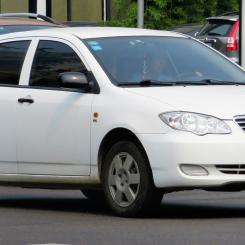 Bil av det kinesiska märket BYD. Foto: Kevauto/Wikimedia Commons