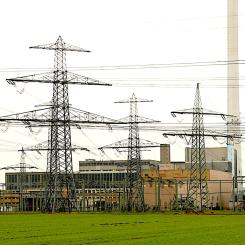 Kraftverket Landesbergen, framför det ställverket ”KW Landesbergen” respektive ”Kraftwerk Robert Frank” i Tyskland. Foto: Wikipedia Commons LIc. Kredit: Axel Hindemith