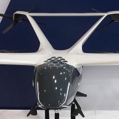 Ett så kallat EVTOL-plan, ett elektriskt flygplan designat för vertikal start och landning. Foto: Leo067/Wikimedia Commons