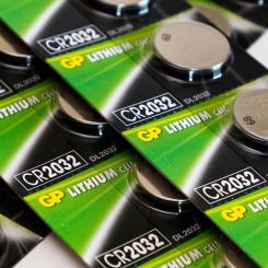 Litiumhydroxid utvinns ur varmt, salt termalvatten som pumpas upp via djupborrade brunnar. Efter att litiumet extraherats återförs vattnet i marken. Metoden marknadsförs som mindre mark- och resurskrävande än traditionell gruvdrift, men den kräver omfattande borrning och avancerad processutrustning. Foto: Creative Commons lic. Kredit: Alexei_other