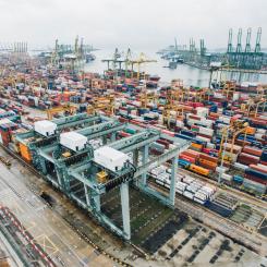 Förståelse kring vilka begränsningar och möjligheter olika val inom logistiksystemet ger är viktiga. Bland annat för att undvika påtvingade utsläpp av CO2 på grund av störningar i logistiksystemet. Foto: chuttersnap/unsplash