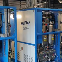McPhy Energy ställde in planer på ett 24 megawatts grönvätgasprojekt bara en vecka efter att det annonserats. Detta skedde efter att en planerad köpare drog sig ur i sista stund. Det franska företaget meddelade nyligen att de tecknat ett kontrakt för leverans, montering och idrifttagning av två McLyzer 3200-30-elektrolysörer. Dessa skulle användas i ett projekt i Centraleuropa. Kunden beskrevs som en "nyckelaktör inom energisektorn" men förblev anonym. Foto: McPhy Energy