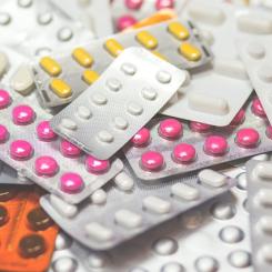 Teel Plastics i Wisconsin, som levererar bland annat förpackningar till medicinteknikföretag, meddelar att företaget kartlägger hela leveranskedjan för att minimera risker. Denna osäkerhet gör att medicinteknikföretag förbereder sig genom att se över sina lagerhanteringsstrategier, flytta verksamhet eller söka undantag från tullarna. Källa: Creative Commons Lic. Kredit: Pexels.