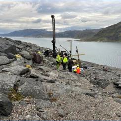 Borrning vid Tanbreez-projektet i Grönland där nya analyser visar höga halter av sällsynta jordartsmetaller. Foto: Critical Metals