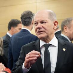 I sitt tal inför omröstningen betonade Scholz kontinuitet och framhöll samma teman som präglade hans tidigare valkampanjer – samhällelig "respekt", jämlikhet och löftet om att höja minimilönen. Efter att ha infört en minimilön på 12 euro under sin mandatperiod, lovade Scholz nu att höja den till 15 euro om han omväljs som förbundskansler. Opinionsundersökningarna visar dock att det blir en annan förbundskansler som kommer att besluta om framtida minimilönen. Foto: Wikipedia Common. Kredit:© European Union, 2024