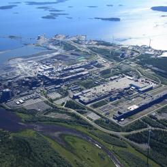 Outokumpus stålfabrik i Torneå. Bolaget stärker sin marknadsposition i Europa och Amerika. Foto: Outokumpu
