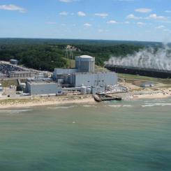 Kärnkraftverket Palisades i Michigan ser ut att bli det första kärnkraftverket i USA som återstartas efter att ha stängts, vilket markerar en möjlig ”kärnkraftsrenässans”. Holtec International, företaget som återstartar anläggningen, planerar också att bygga de första små modulära reaktorerna (SMR) på platsen. Projektet är en del av en bredare trend med ökat intresse för kärnkraft, drivet av stigande efterfrågan på elektricitet och statligt stöd. Foto: Palisades kärnkraftverk