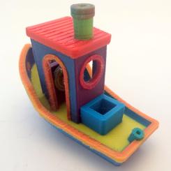 Foto: RepRap.me - http://reprap.org/wiki/File:3DBenchyDiamondColor/Wikimedia Commons