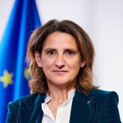 Teresa Ribera vill underlätta sammanslagningar, stödja europeiska företag och påskynda grön omställning. Foto: Wikipedia Common, kredit: EU- kommissionens officiella foto.