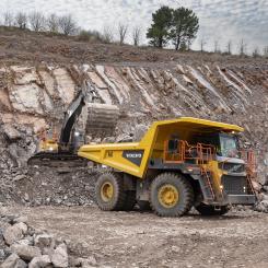 Att maximera antalet ton material som flyttas per timme är en av grundprinciperna i konstruktionen av R60 och R70, framhåller Volvo CE. De nya maskinerna har en V-formad korg som är utformad för att ge maximal lasthållning, samtidigt som den minimerar materialåterföringen efter tippning. Foto: Volvo CE
