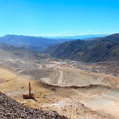 Rio Altos La Arena-gruva som ligger nära Huamachuco, La Libertad, Peru. Bilden är tagen från toppen av gruvans Calarco-grop. Foto: Wikipedia Common, kredit: Ian Bezek