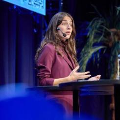 Romina Pourmokhtari, klimat- och miljöminister, på Ståldagen 2025. Foto: Pia Nordlander