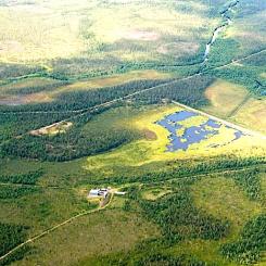 Soklis mineralreserver i finländska orten Savukoski är unika över hela världen. De skulle kunna användas för att stärka Europas självförsörjning med viktiga råvaror. Myndigheterna kartlägger nu områdets mineralreserver och lönsamheten i brytningen på ett heltäckande sätt, medan tidigare studier har baserats på fosfat- och järnproduktion. När den realiseras kommer gruvan direkt och indirekt att sysselsätta hundratals personer och samtidigt bli en del av den finländska batterivärdekedjan. Foto: Suomen Malmijalostus Oy,