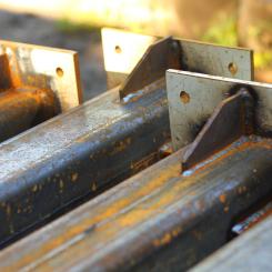 Fossilfritt eller lågkoldioxidstål produceras med tekniker som minskar eller eliminerar användningen av kol i produktionsprocessen. Symbolbild: Foto: Creative Commons Lizenz: Kredit: rdconstruction178