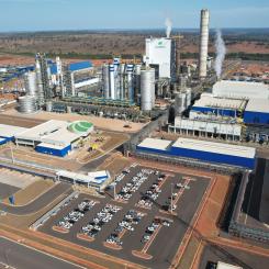 Världens näst största eukalyptusmassabruk, med en årlig produktionskapacitet på 2,55 miljoner ton, Suzanos ”flaggskeppsbruk” i Ribas do Rio Pardo i Brasilien, körde nyligen igång. Foto: Suzano