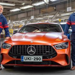 Olaf Bongwald, VD för Valmet Automotive, och Pasi Rannus, chef för bilkontraktstillverkningen. Foto: Valmet Automotive