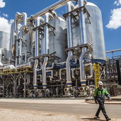 Detta är Valmets indunstnings- och kondensathanteringsanläggningar, som levereras till massa- och pappersbruk över hela världen. Foto: Valmet